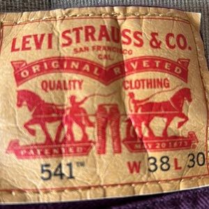 Levis Men 541 size  38 waist 30 length Burgundy jeans.
